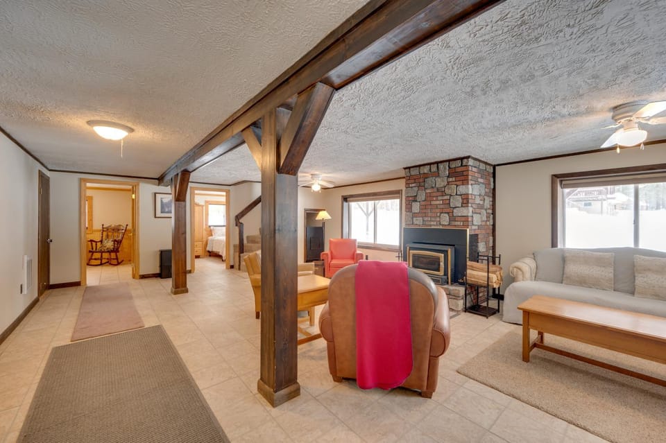 Hike & Ski: Cabin w/ Fireplace in Franconia! Cabin in Franconia