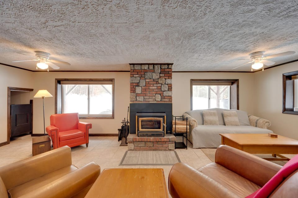 Hike & Ski: Cabin w/ Fireplace in Franconia! Cabin in Franconia