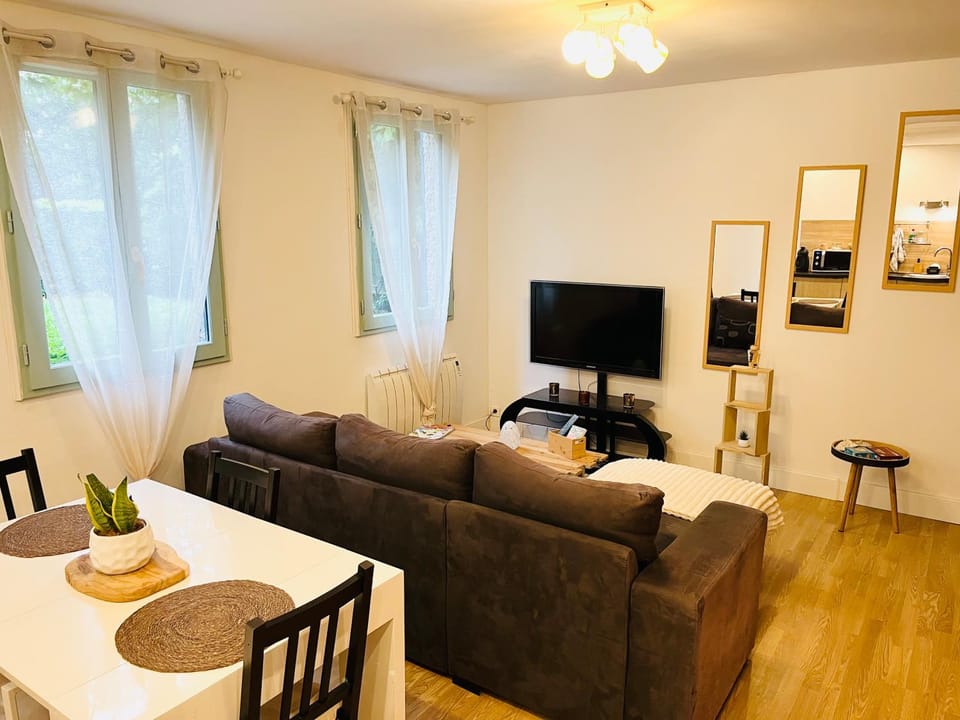 Communal lounge/ TV room, TV and multimedia, Living room, Seating area