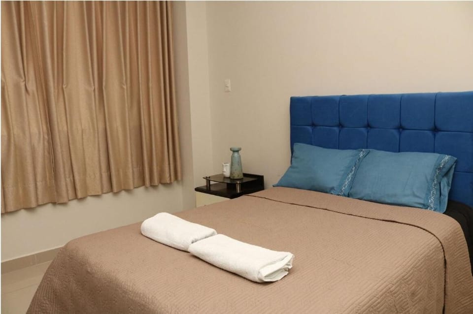 Bedroom, towels