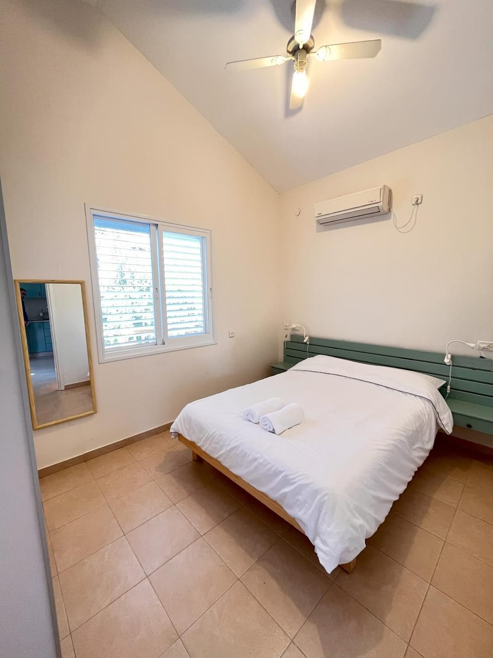 Bed, Bedroom, air conditioner