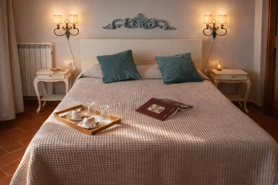 Bed, Photo of the whole room, Bedroom, Breakfast