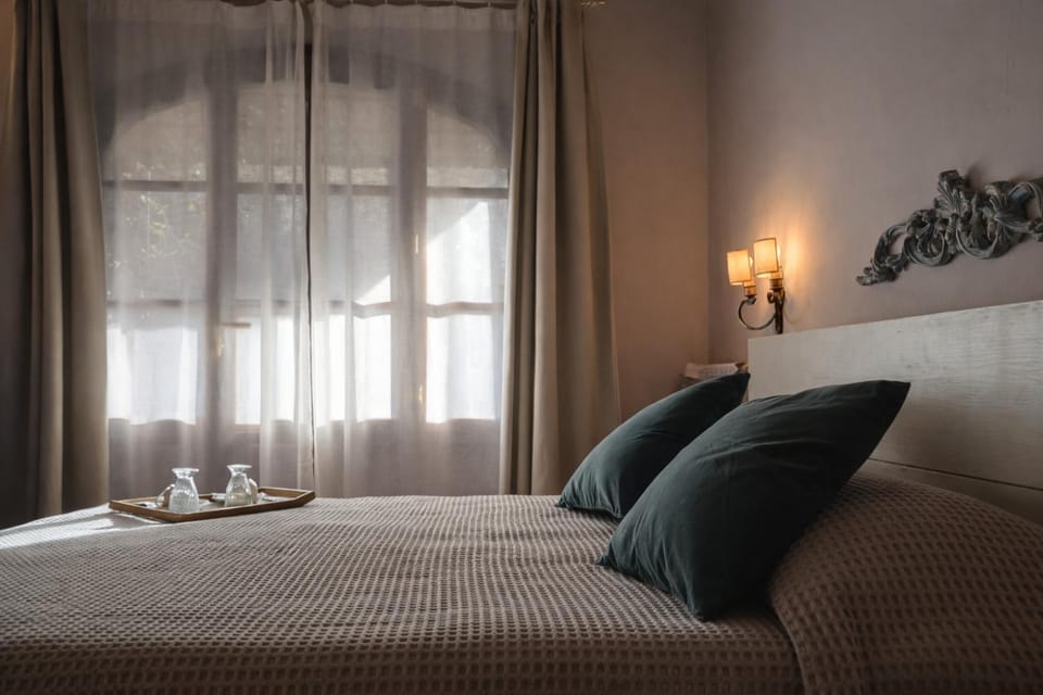 Bed, Photo of the whole room, Seating area, Bedroom, Breakfast