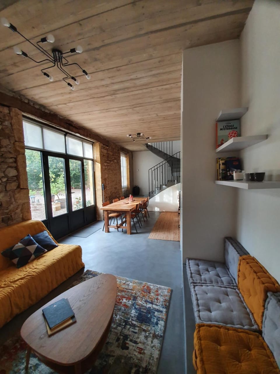 Living room, Seating area