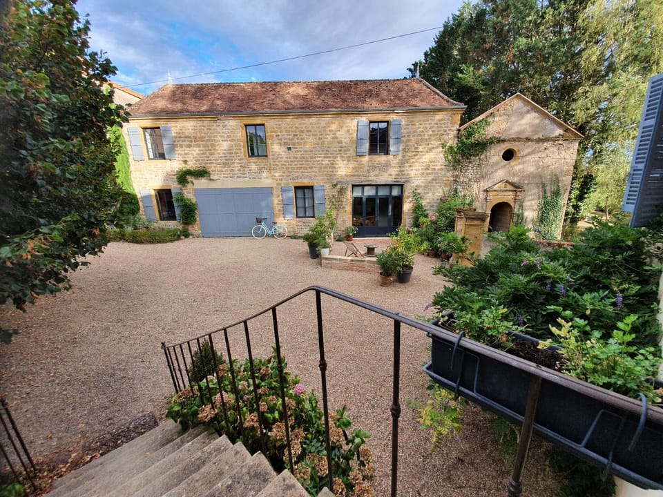 Property building, Facade/entrance, Garden