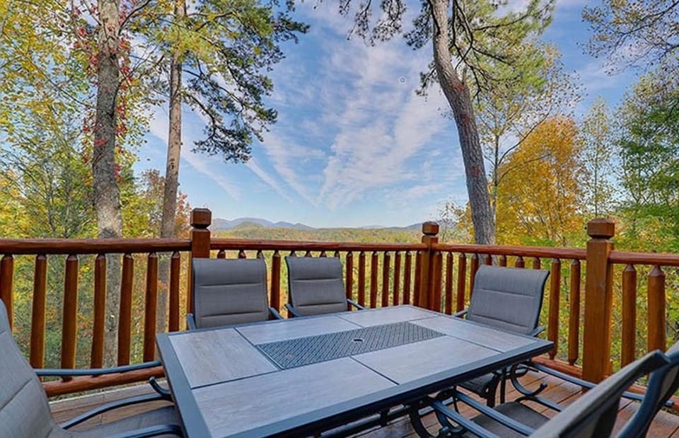 Patio, Spring, Day, Natural landscape, Garden, View (from property/room), Balcony/Terrace, Dining area, Garden view, Mountain view, Mountain view