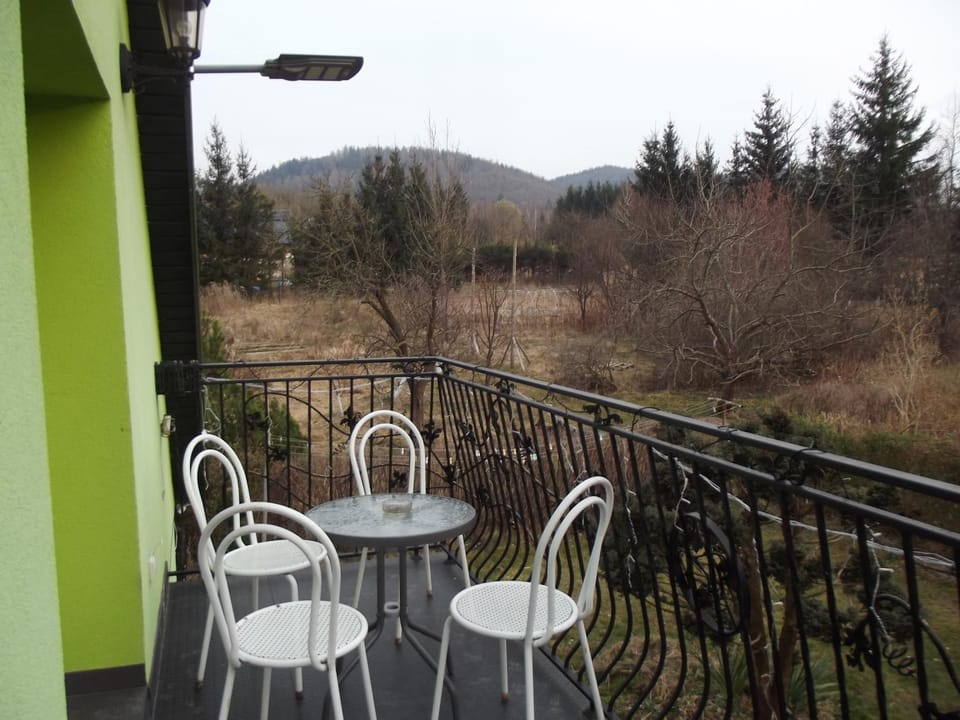 Property building, Balcony/Terrace, Mountain view