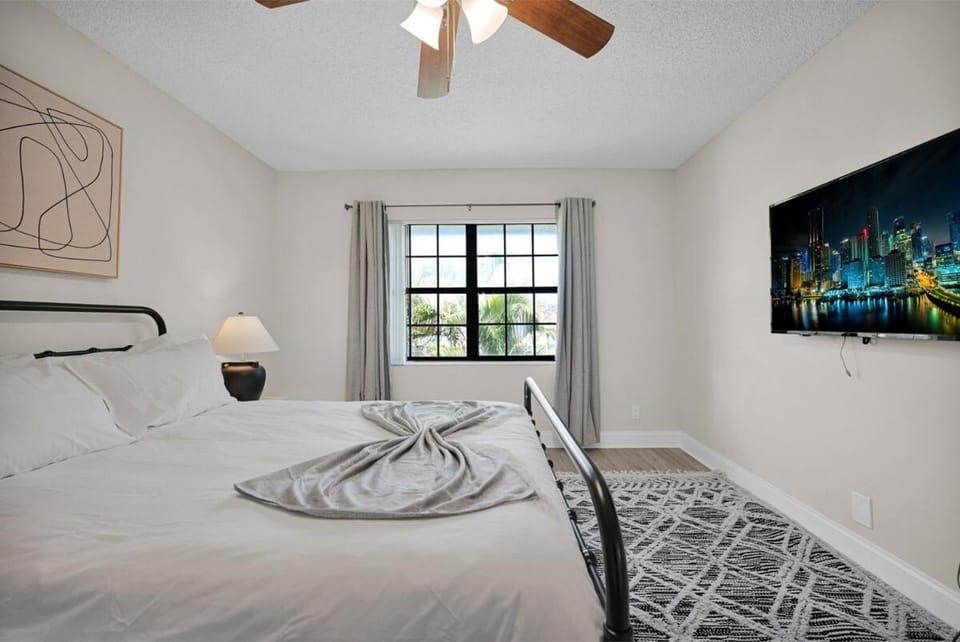 Delray Beach Retreat Pool Beach Free Parking Apartment in Delray Beach