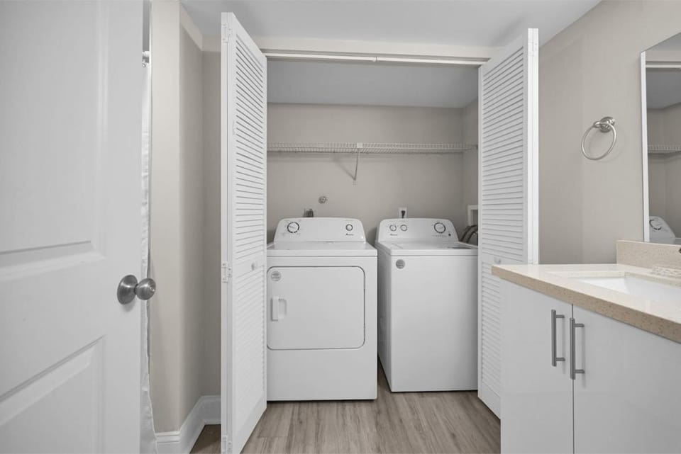 Delray Beach Retreat Pool Beach Free Parking Apartment in Delray Beach