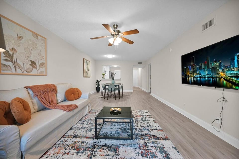 Delray Beach Retreat Pool Beach Free Parking Apartment in Delray Beach