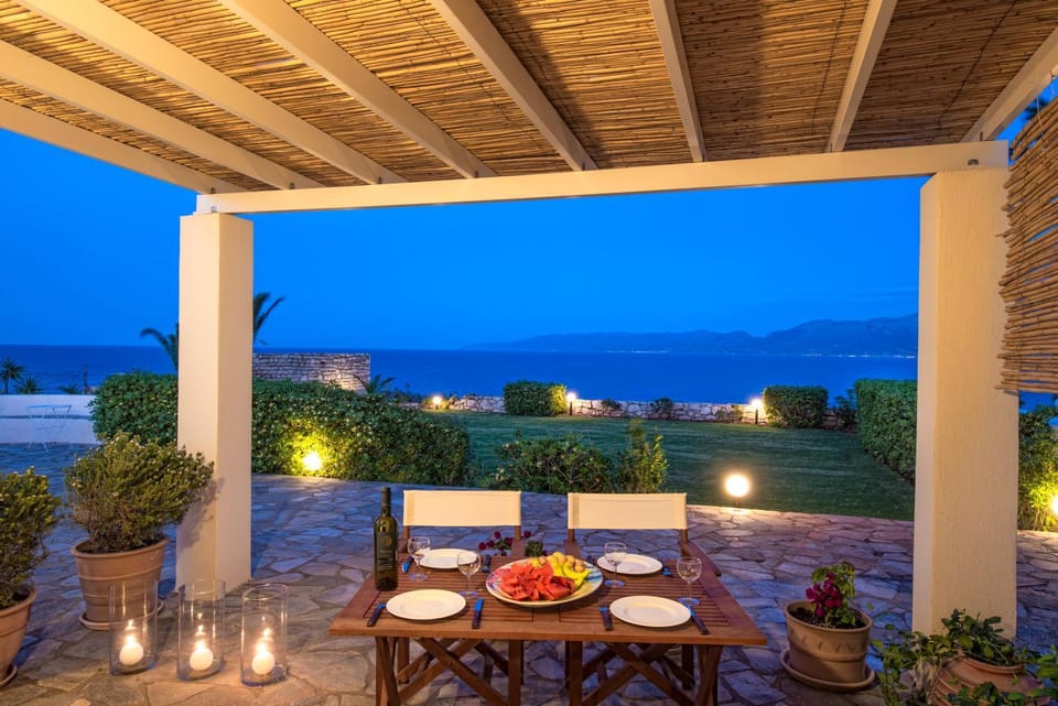 Patio, Natural landscape, View (from property/room), Balcony/Terrace, Dining area, Garden view, Sea view