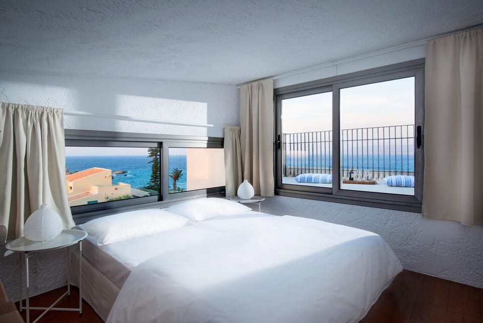 Bed, TV and multimedia, Bedroom, Garden view, Sea view