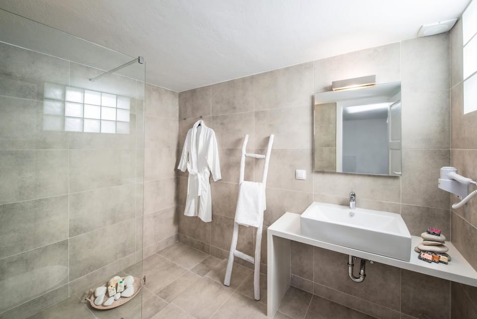 Shower, Toilet, Bathroom, hair dryier, towels