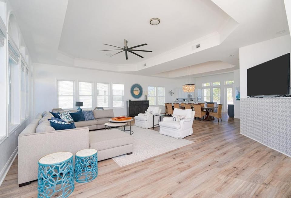 Stunning Beach Front-Private Heated Pool & Beach House in Florida