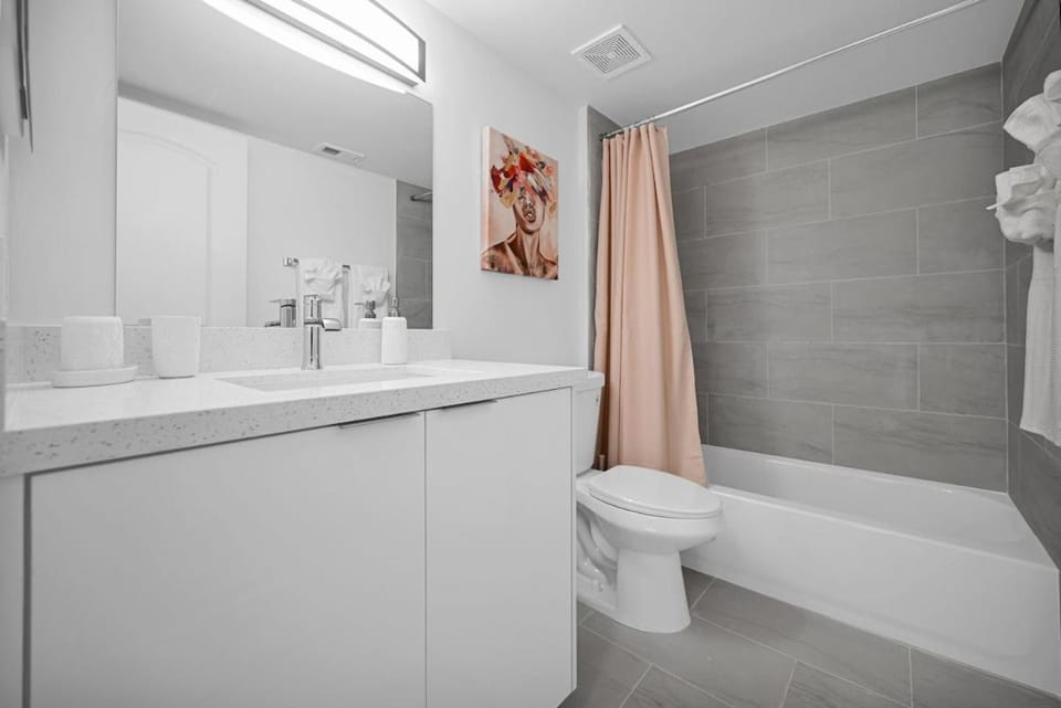 Elegant Deerfield Retreat Pool Free Parking Apartment in Deerfield Beach