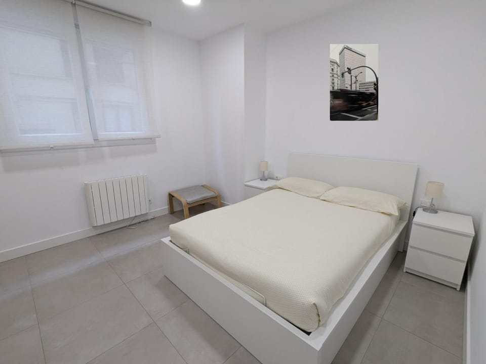 Bed, Photo of the whole room, Bedroom, internet