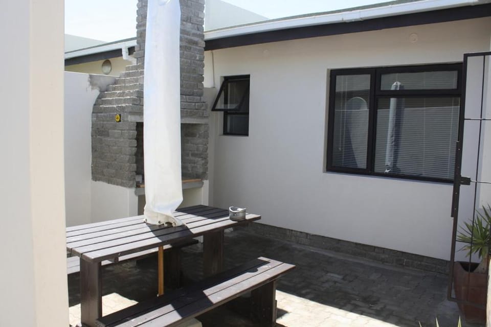 Patio, BBQ facilities