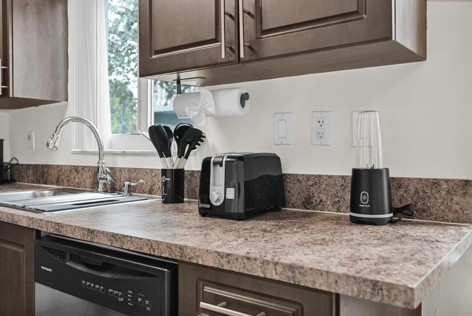 Chic Boca Raton Apartment Pool WiFi Parking Apartment in Boca Raton