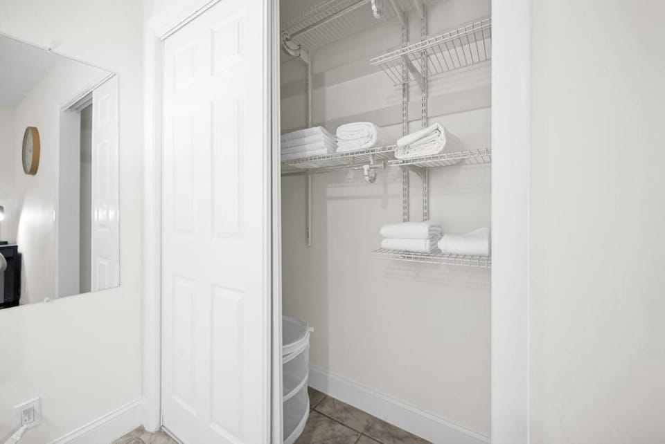 Chic Boca Raton Apartment Pool WiFi Parking Apartment in Boca Raton