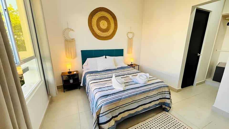 Bed, Photo of the whole room, Bedroom, towels, air conditioner