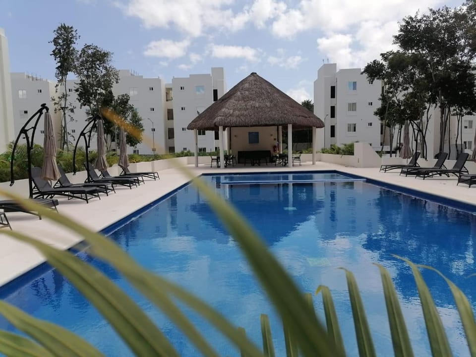 Property building, Off site, Day, Pool view, Swimming pool, Swimming pool, sunbed