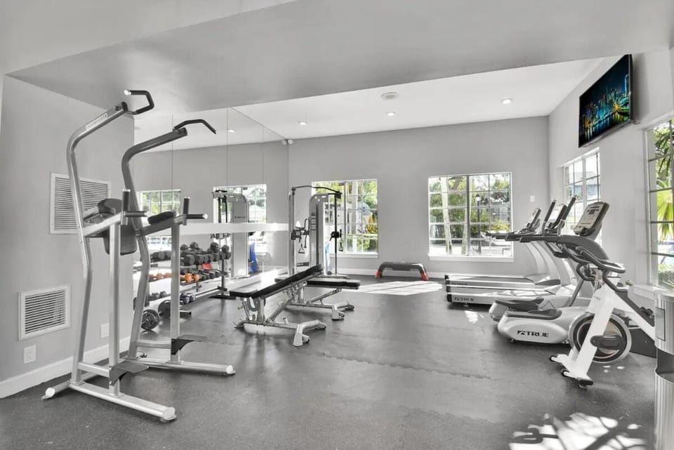 Elegant 1BR Retreat with Pool Gym Tennis Court Apartment in Deerfield Beach