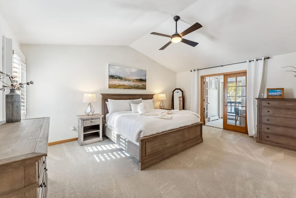Apres Ski Haven Pet Friendly with Private Hot tub House in Breckenridge