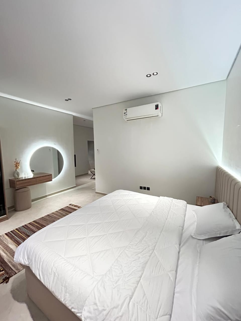 Bed, Photo of the whole room, Bedroom, wardrobe, air conditioner
