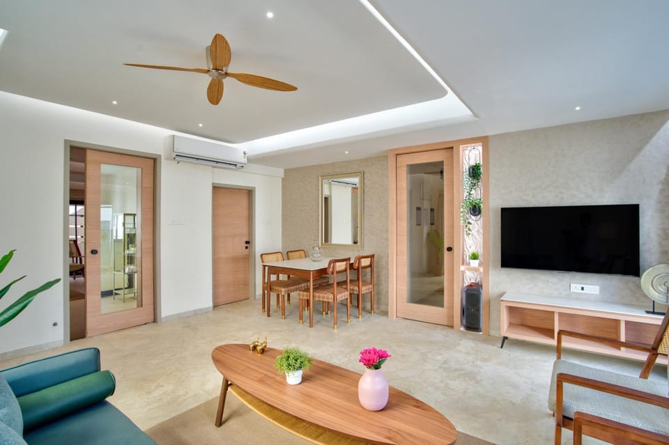 Communal lounge/ TV room, TV and multimedia, Living room, Seating area, Evening entertainment