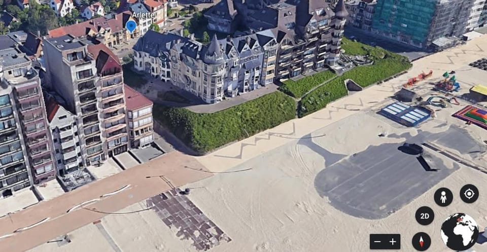 Spacious flat with lounge terrace, near the sea Apartment in De Panne