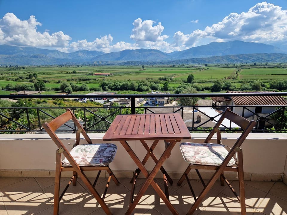 Balcony/Terrace, Mountain view