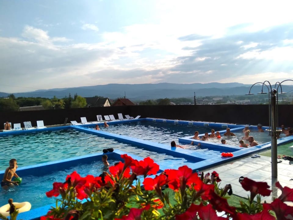 Day, Natural landscape, Mountain view, Pool view, Swimming pool, sunbed