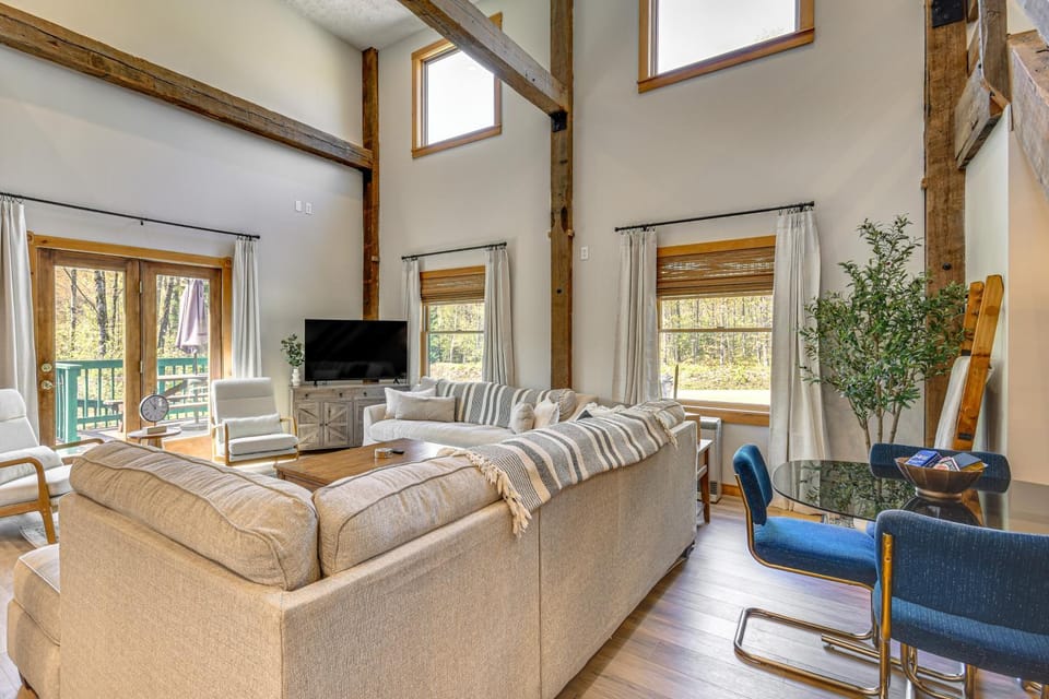 Fish, Hike & Ski: Spacious Family Escape in Eden House in Orleans