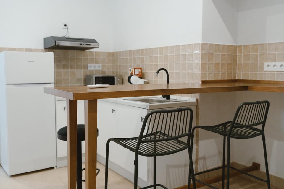 Kitchen or kitchenette, Dining area, stove, toaster
