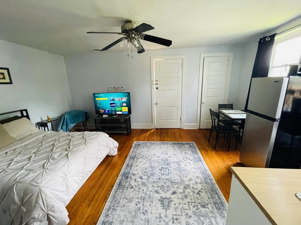 Cozy Montgomery Ave Studio Apartment in Cheltenham Township