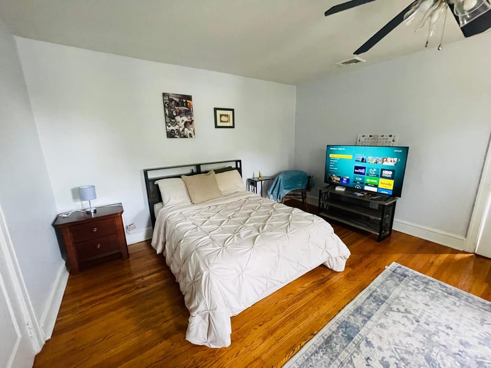 Cozy Montgomery Ave Studio Apartment in Cheltenham Township