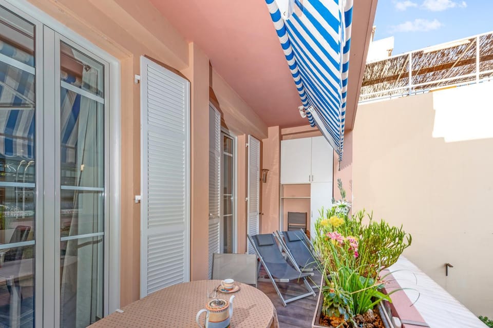 Patio, View (from property/room), Balcony/Terrace, sunbed