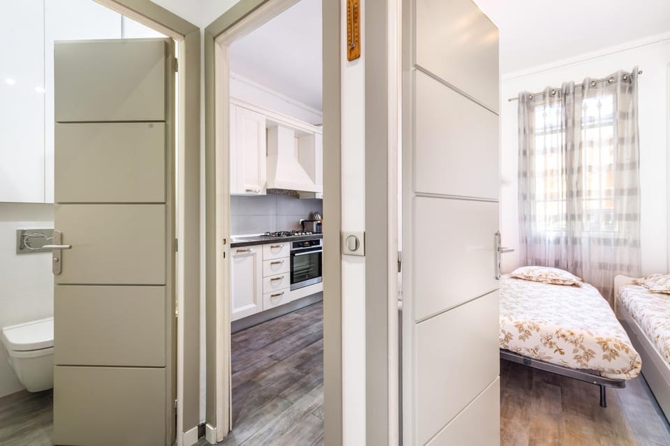 Bed, Kitchen or kitchenette, Bedroom, oven, stove, wardrobe