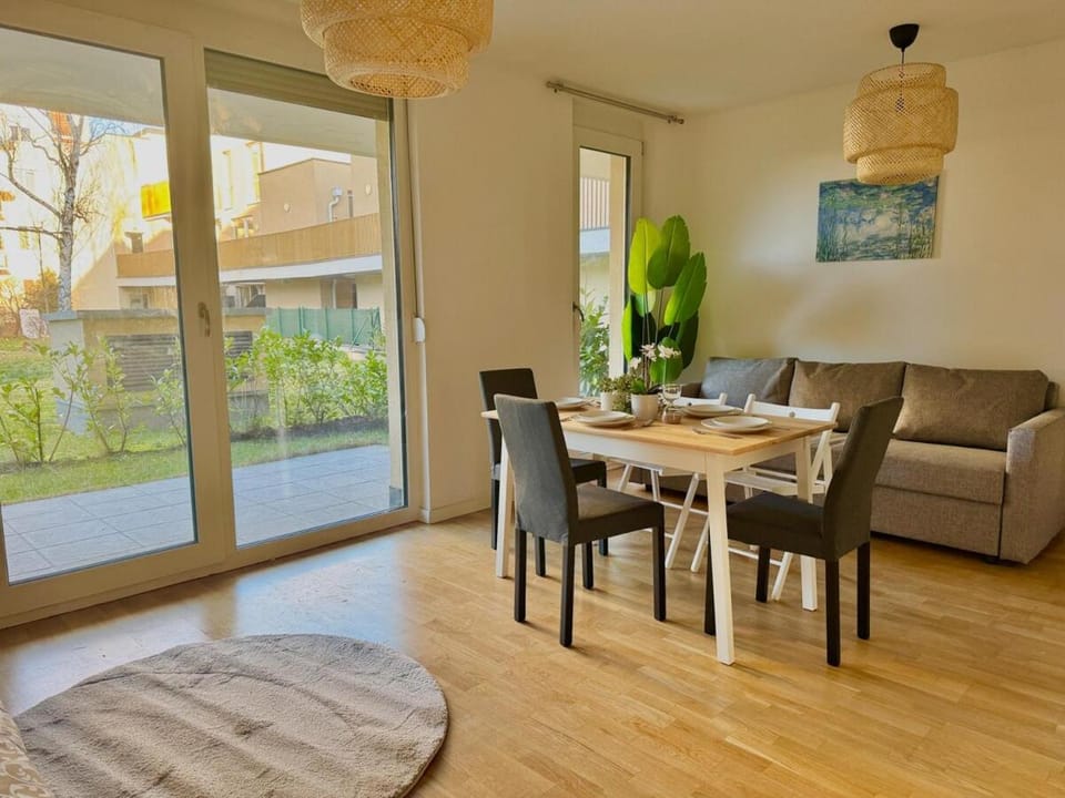 Premium Apartment mit Garten nähe SCS Apartment in Hungary