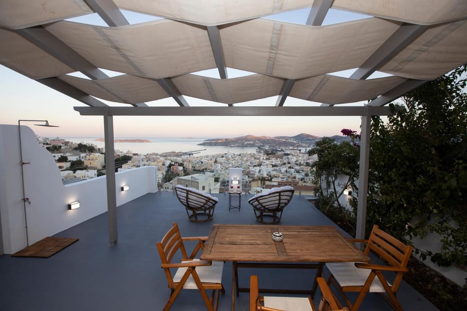 View (from property/room), Balcony/Terrace, City view, Sea view