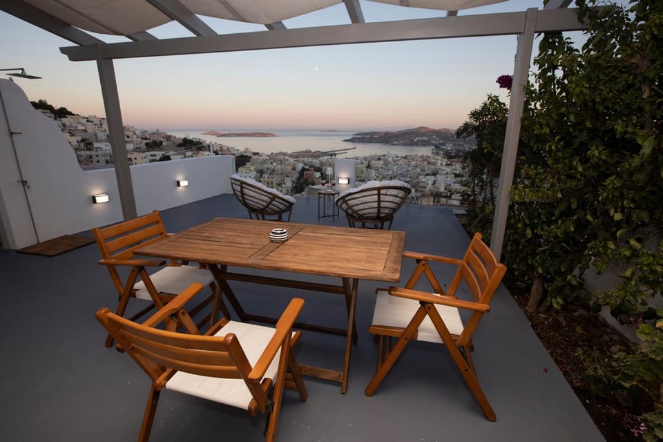 View (from property/room), Balcony/Terrace, City view, Sea view