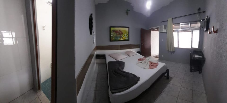 Bed, TV and multimedia, Photo of the whole room, Bedroom, towels