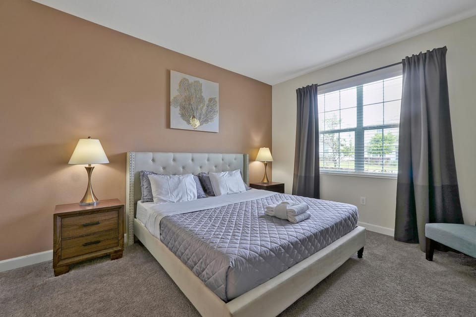 1674 MOON VALLEY DR DAVENPORT 6BED House in Four Corners