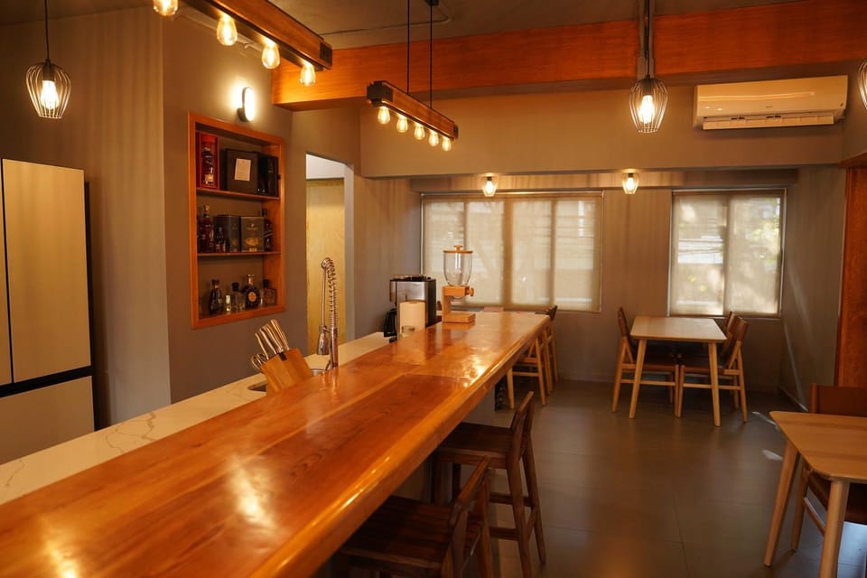 Kitchen or kitchenette, Food and drinks, Dining area