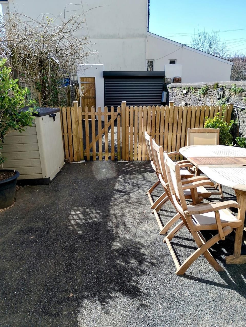 Property building, Dining area, Parking