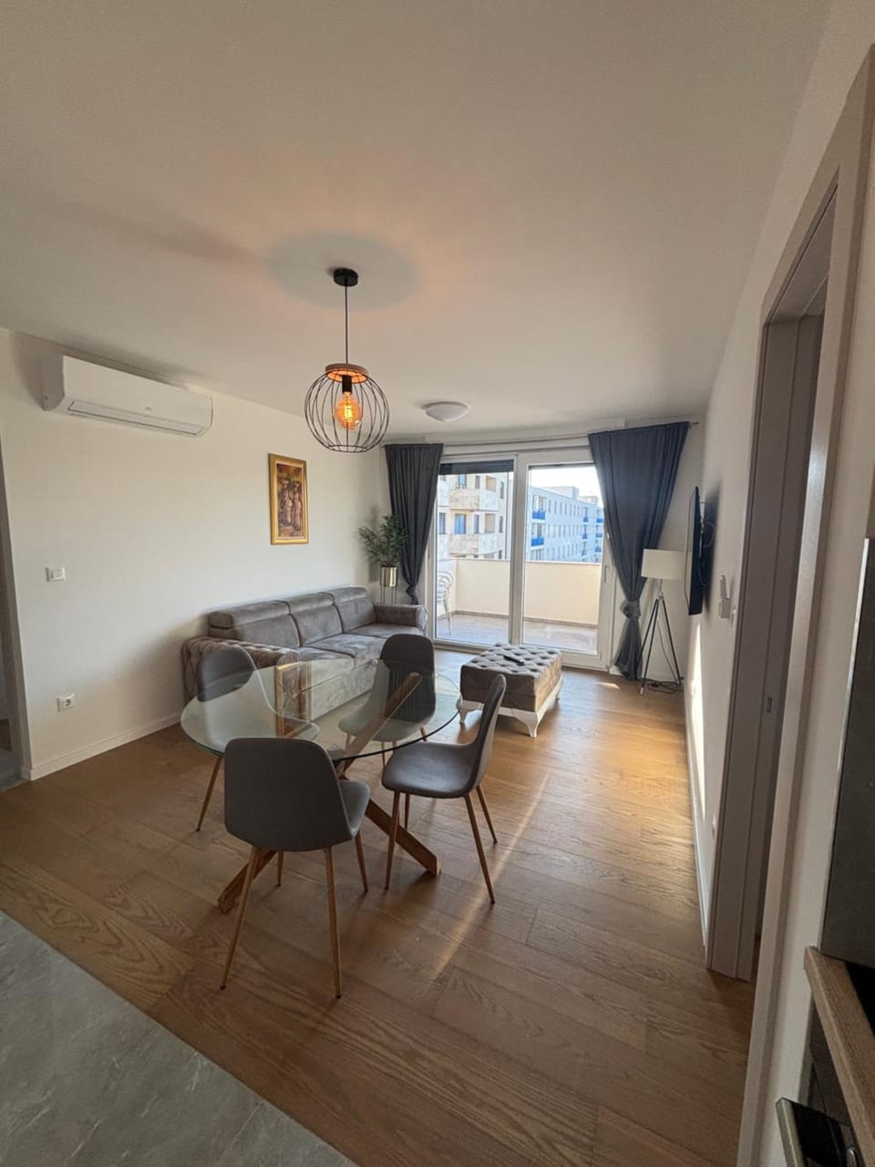 Living room, Seating area, Dining area, air conditioner