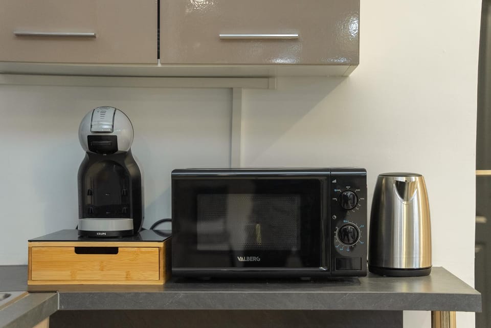 Coffee/tea facilities, microwave, kitchen