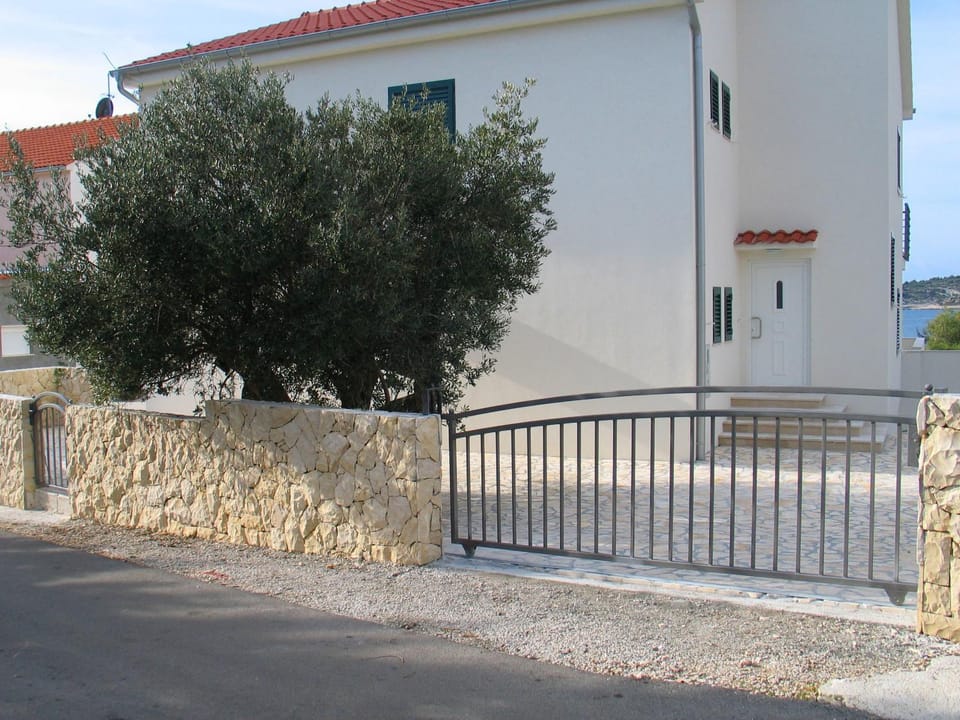 Facade/entrance, Day, Summer, Street view