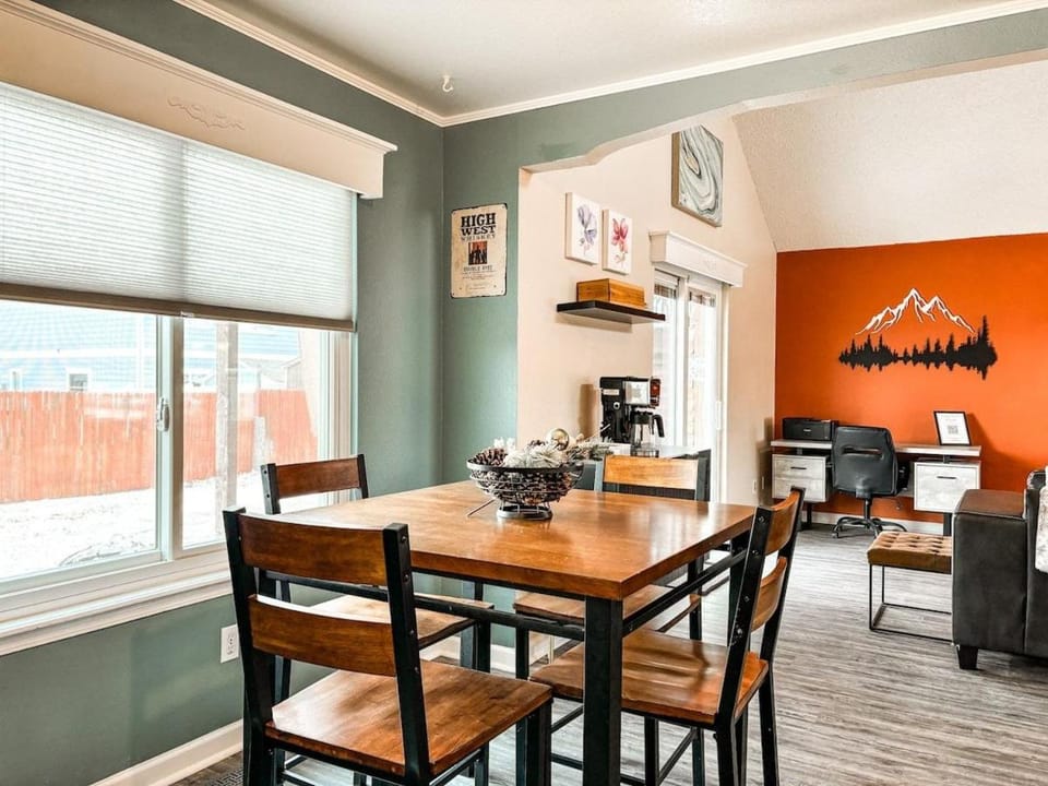 Family_Friendly 3BR 10 min from Peterson SFB House in Colorado Springs