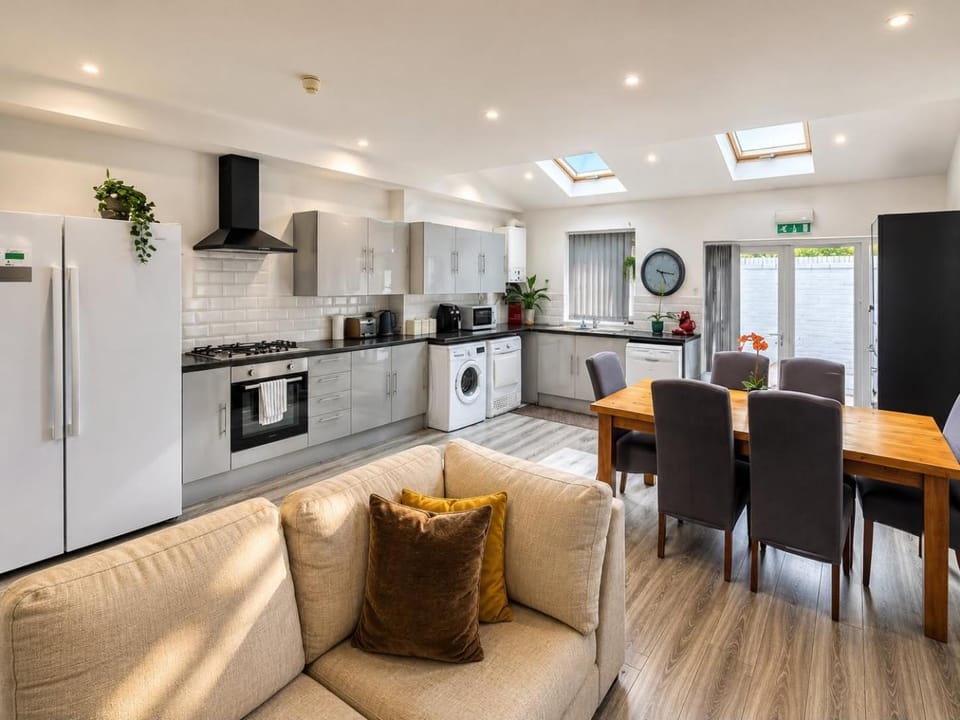 Room 2 Shared House in L7 Bed and Breakfast in Liverpool